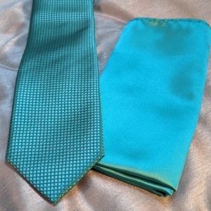 Tie w/ pocket square